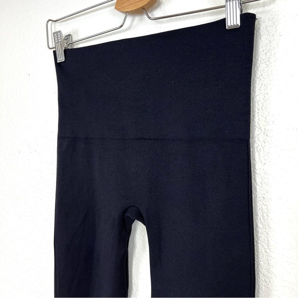 SPANX Look At Me Now Seamless Legging - Picture 4 of 7